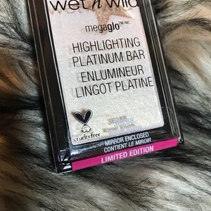 Wet n wild highlighting gold bar in shade Winter Bloom